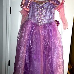 Stunning Deluxe Disney Princess Rapunzel Dress. Size 7/8.